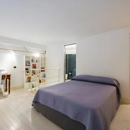 Chiaia Prestige By Napoliapartments * Nápoles
